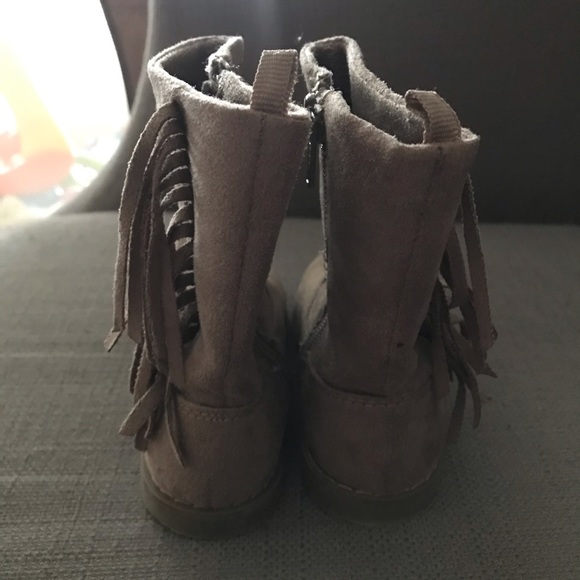 Girls Old Navy Fringe Boots Size 7 - Picture 2 of 4
